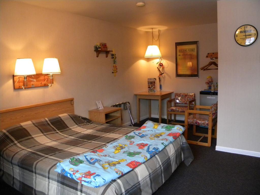 Blue And White Motel Kalispell Habitación foto